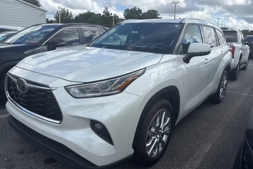 2021 Toyota Highlander Limited photo 1