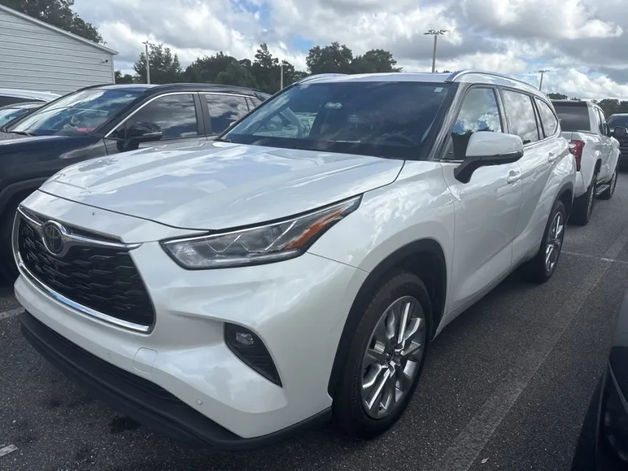 2021 Toyota Highlander Limited photo 1