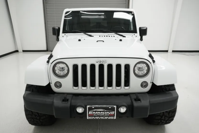 2017 Jeep Wrangler Unlimited Sahara photo 1