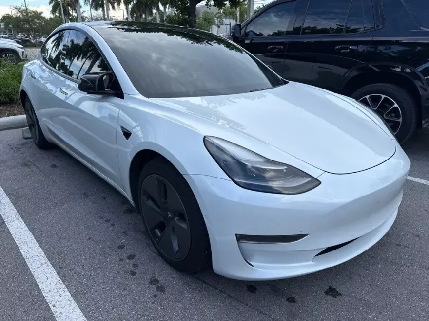 2021 Tesla Model 3 Standard Range Plus photo 1