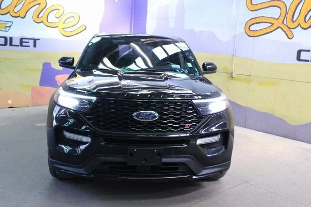 2021 Ford Explorer ST photo 1