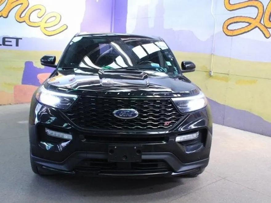 2021 Ford Explorer ST photo 1