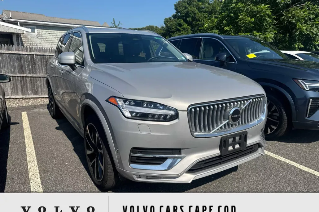 2024 Volvo XC90 B5 Plus photo 1