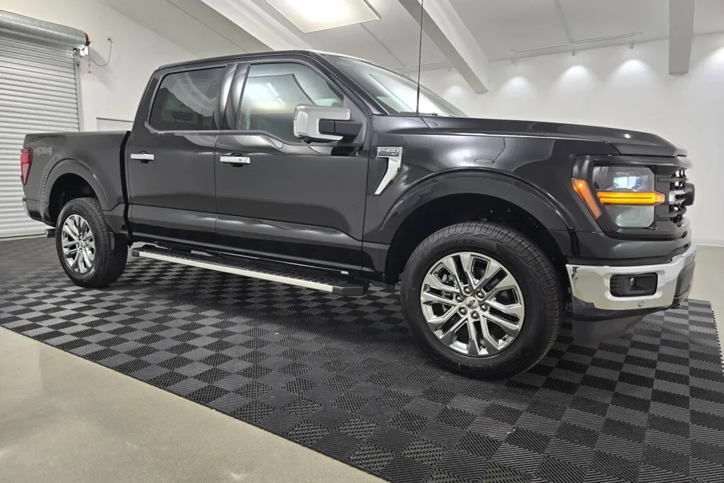 2025 Ford F-150 XLT photo 1