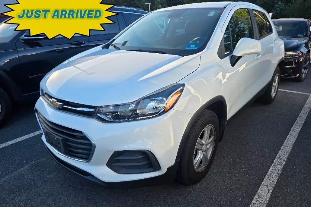 2020 Chevrolet Trax LS photo 1