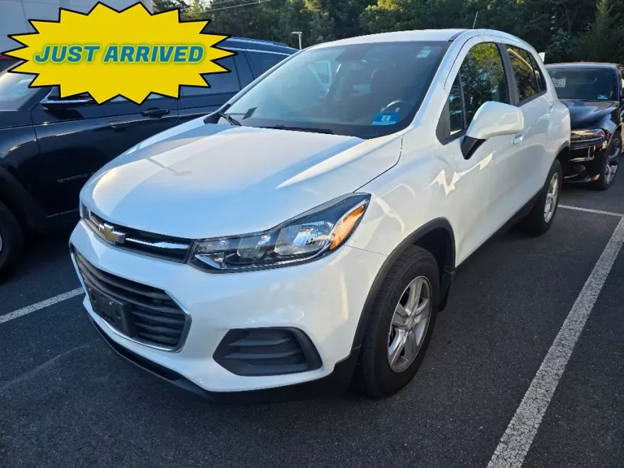 2020 Chevrolet Trax LS photo 1