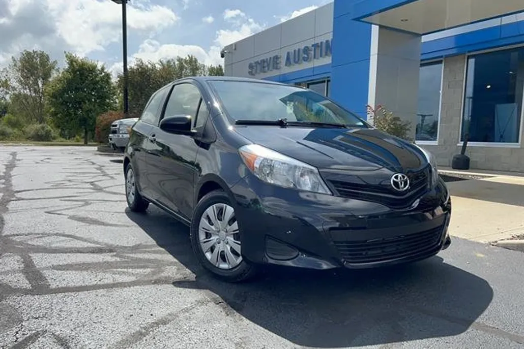 2013 Toyota Yaris L photo 1