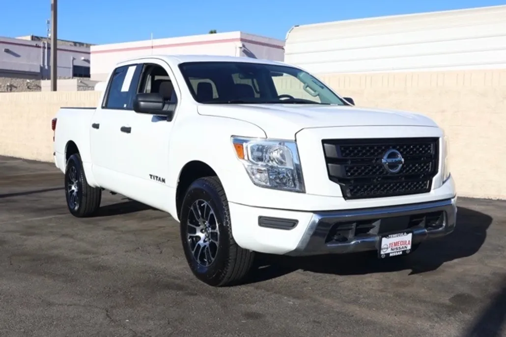 2022 Nissan Titan SV photo 1