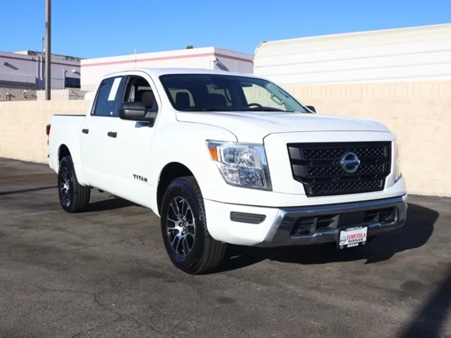2022 Nissan Titan SV photo 1