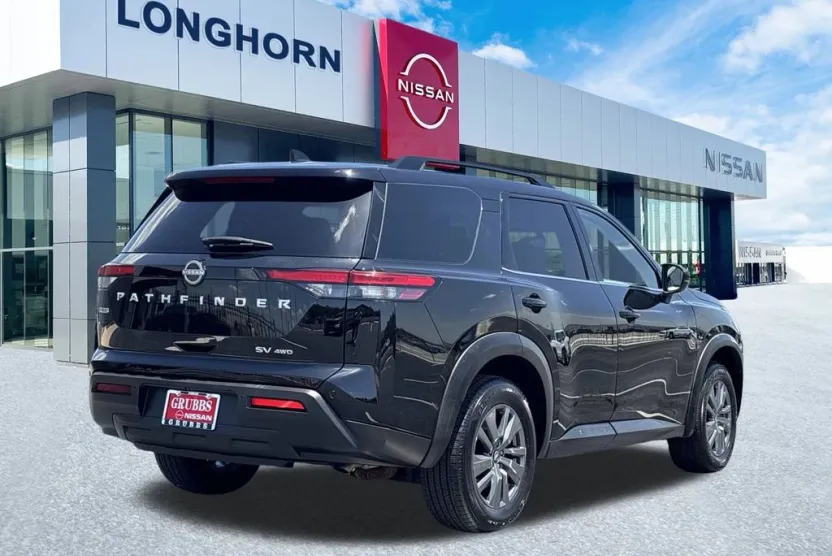 2024 Nissan Pathfinder SV photo 1
