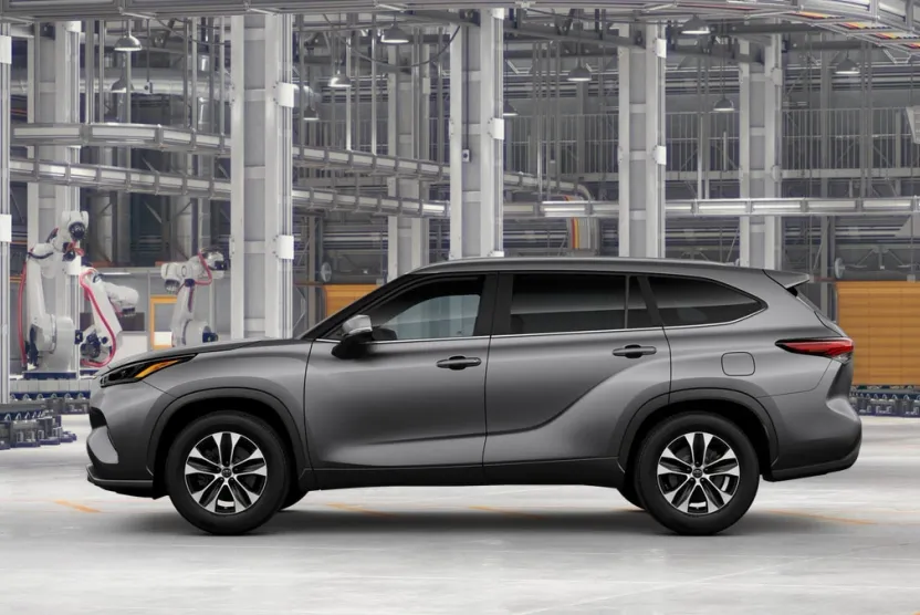 2025 Toyota Highlander XLE photo 1