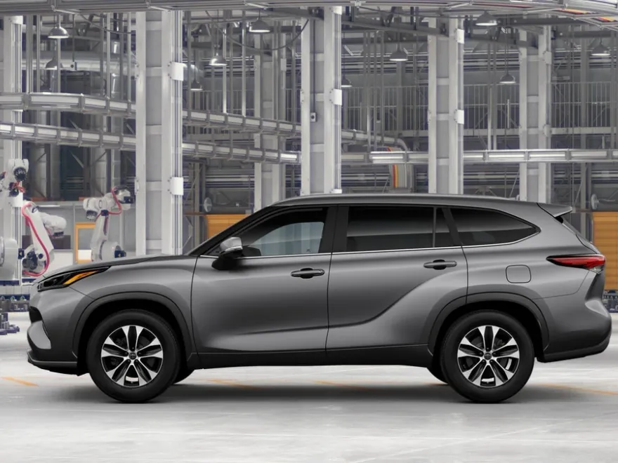 2025 Toyota Highlander XLE photo 1