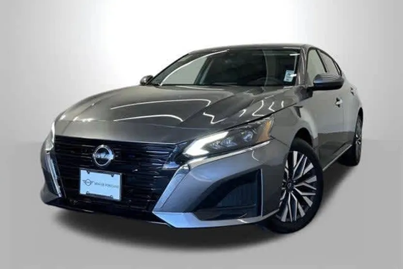 2023 Nissan Altima 2.5 SV photo 1