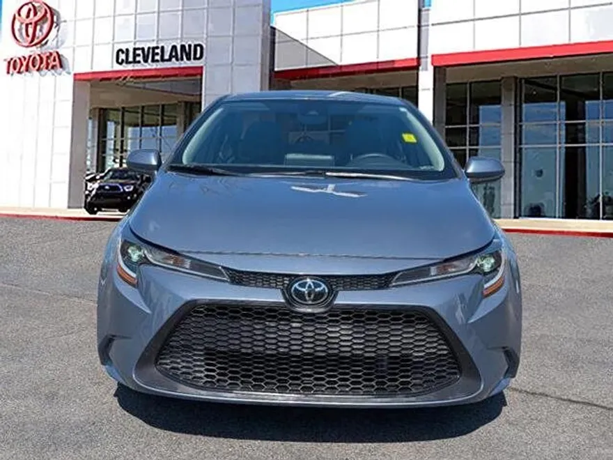 2021 Toyota Corolla LE photo 1
