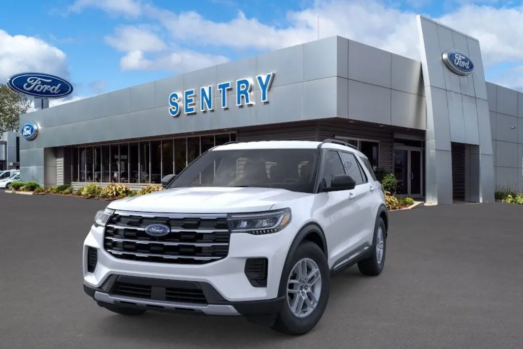 2025 Ford Explorer photo 1