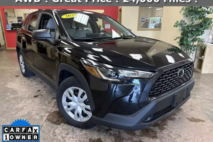2022 Toyota Corolla Cross L photo 1