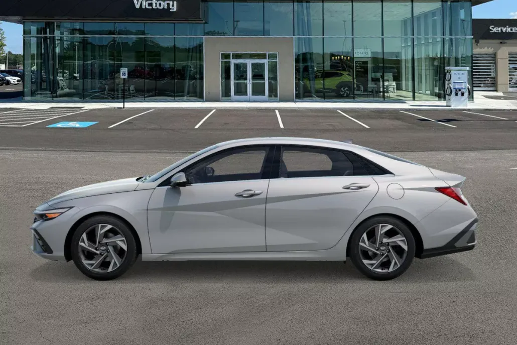 2025 Hyundai Elantra Limited photo 1