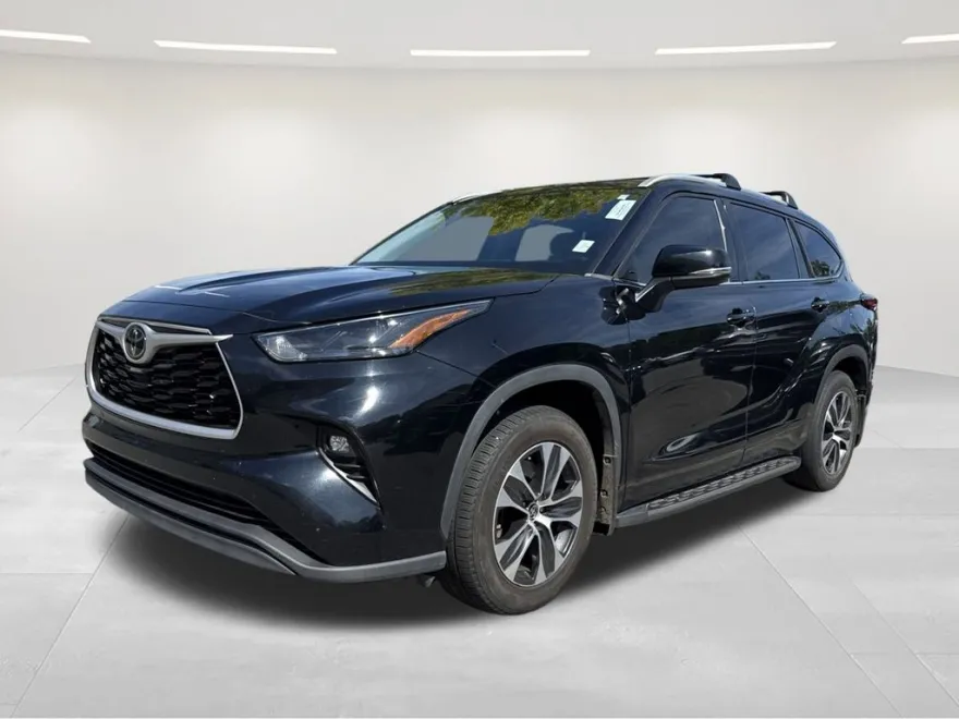 2022 Toyota Highlander XLE photo 1