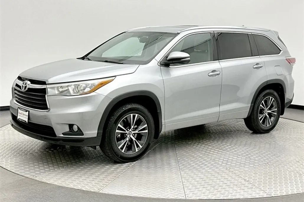 2016 Toyota Highlander XLE photo 1