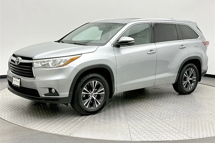 2016 Toyota Highlander XLE photo 1