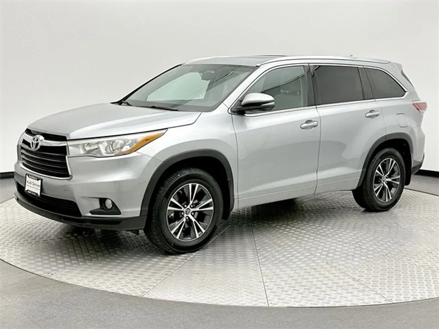 2016 Toyota Highlander XLE photo 1