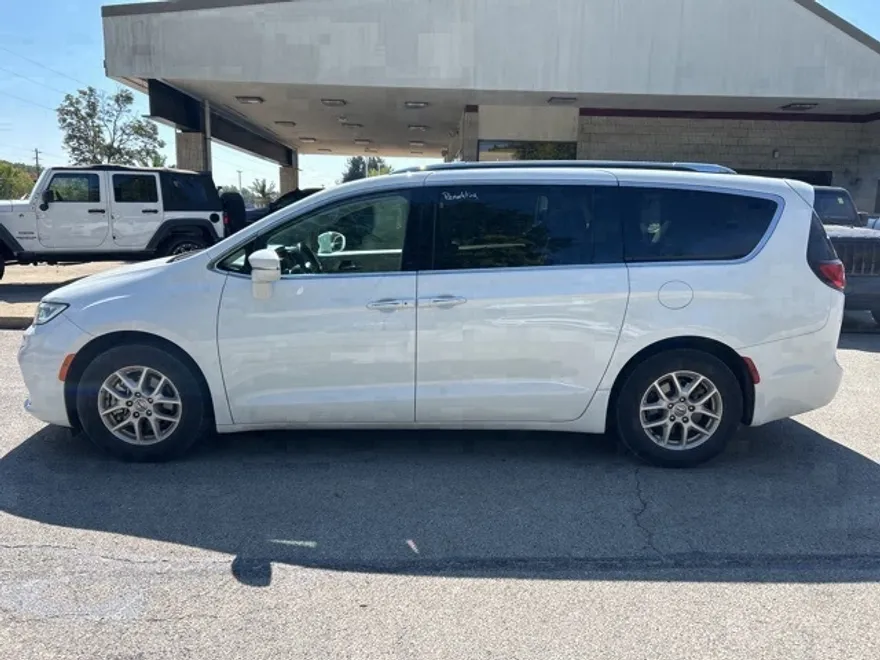 2021 Chrysler Pacifica Touring L photo 1