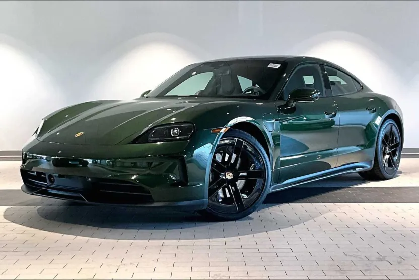 2025 Porsche Taycan photo 1