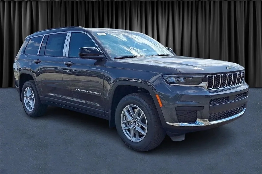 2025 Jeep Grand Cherokee Laredo photo 1
