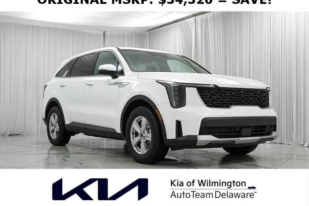 2024 Kia Sorento LX photo 1