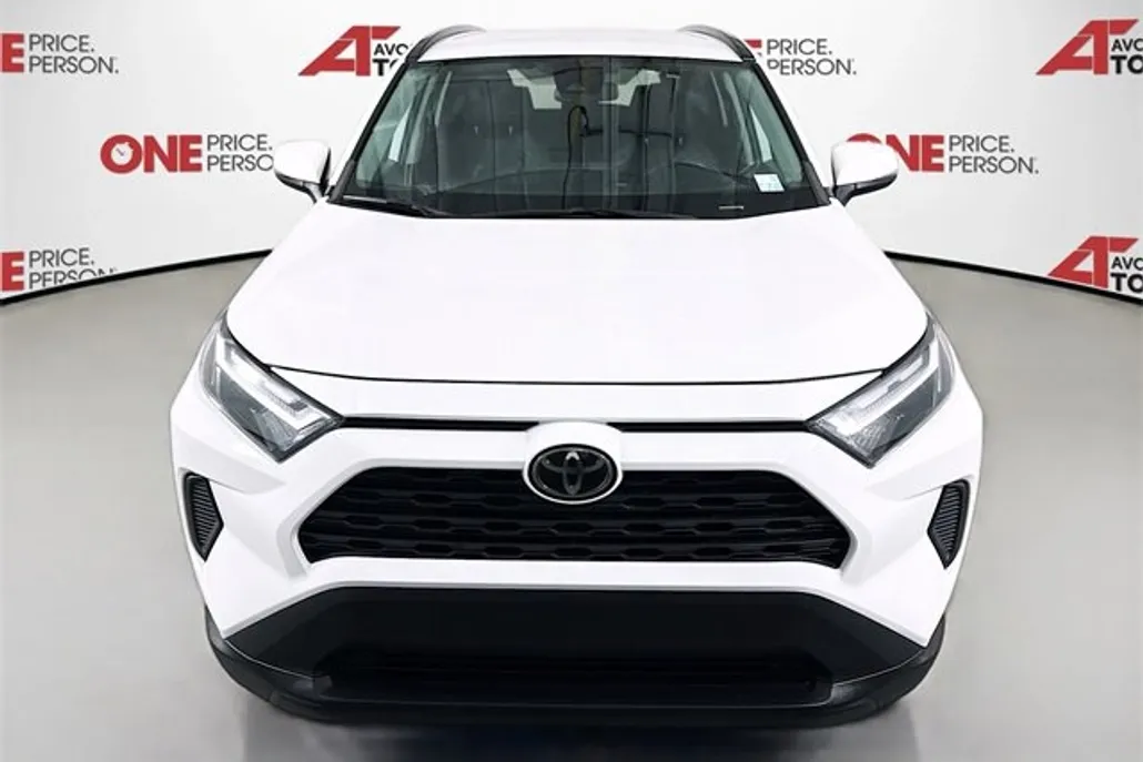2023 Toyota RAV4 XLE photo 1
