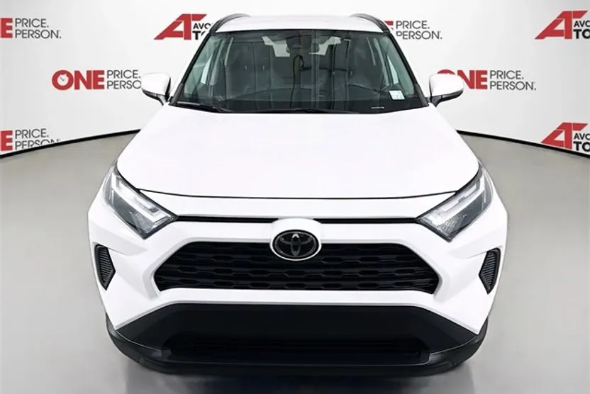 2023 Toyota RAV4 XLE photo 1