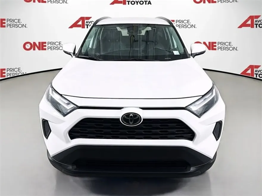 2023 Toyota RAV4 XLE photo 1