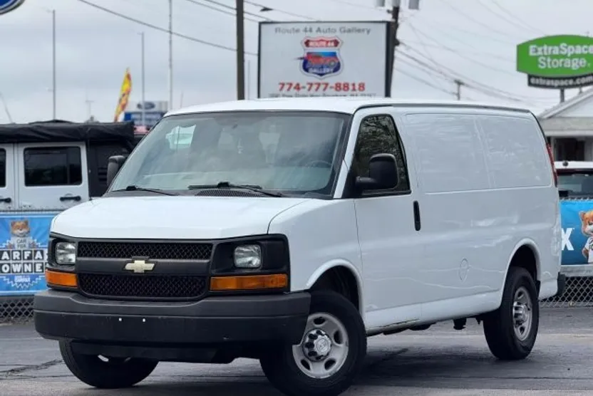2016 Chevrolet Express 3500 Cargo Van photo 1