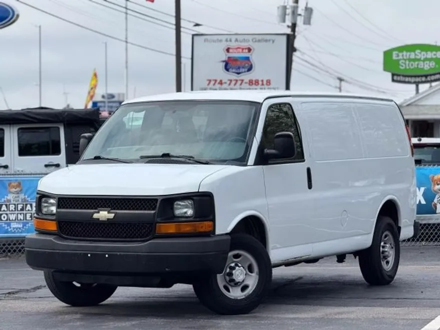 2016 Chevrolet Express 3500 Cargo Van photo 1