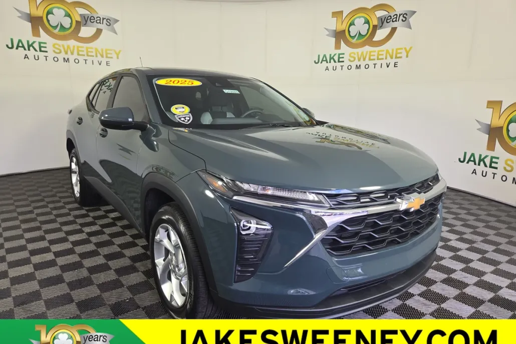 2025 Chevrolet Trax LS photo 1