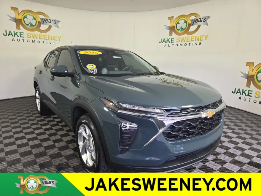 2025 Chevrolet Trax LS photo 1