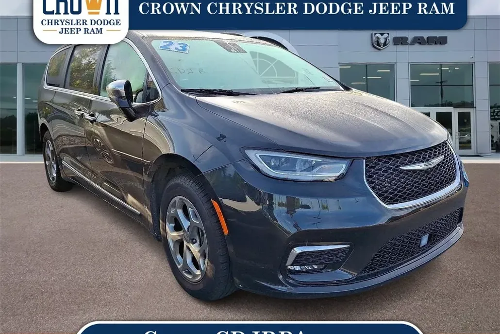 2023 Chrysler Pacifica Limited photo 1