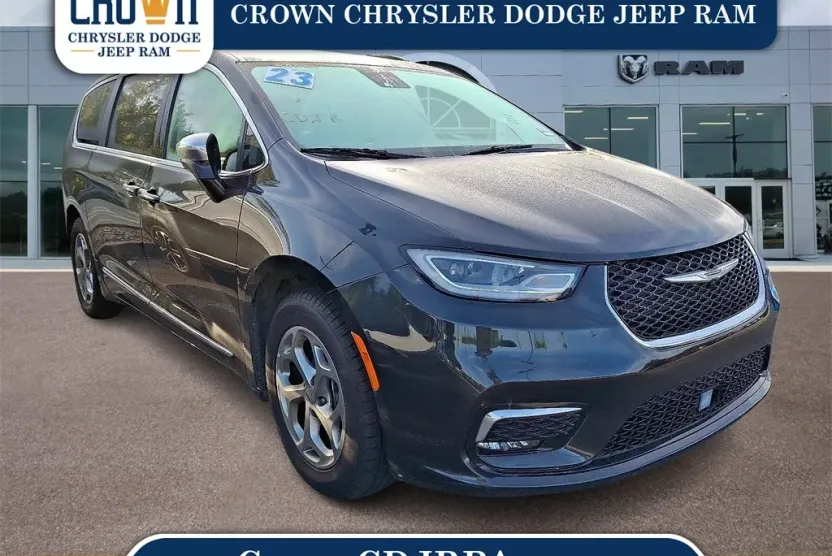2023 Chrysler Pacifica Limited photo 1