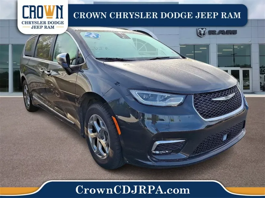 2023 Chrysler Pacifica Limited photo 1