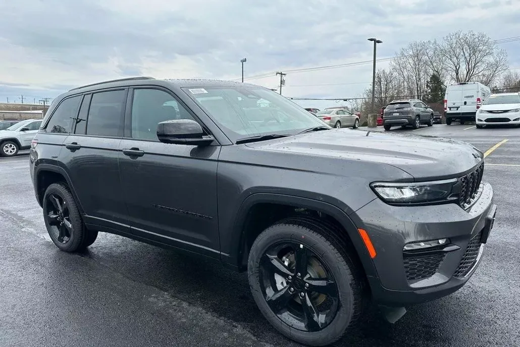2025 Jeep Grand Cherokee Limited photo 1