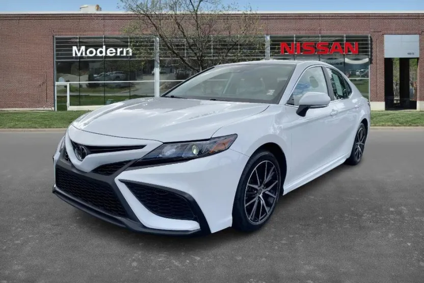 2024 Toyota Camry SE photo 1