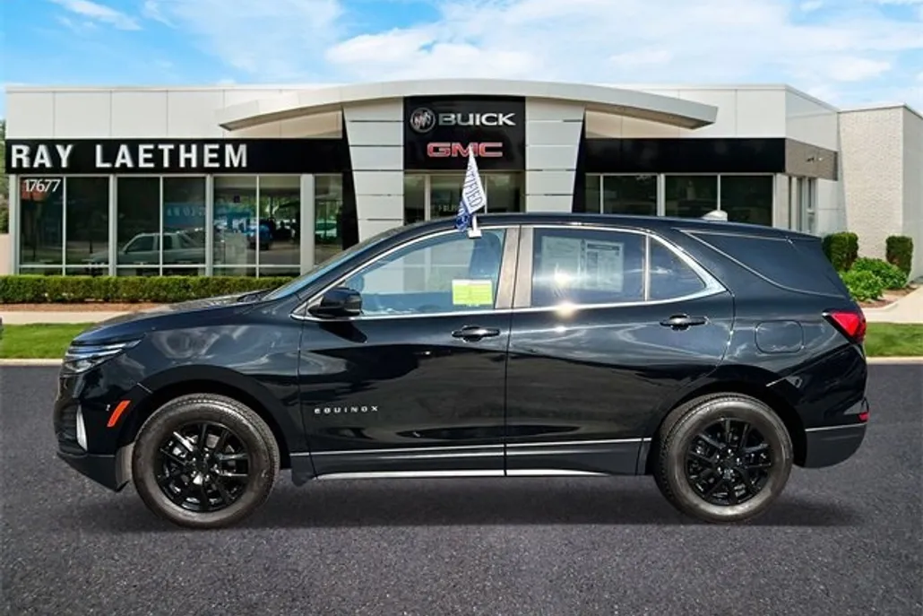 2022 Chevrolet Equinox LT photo 1