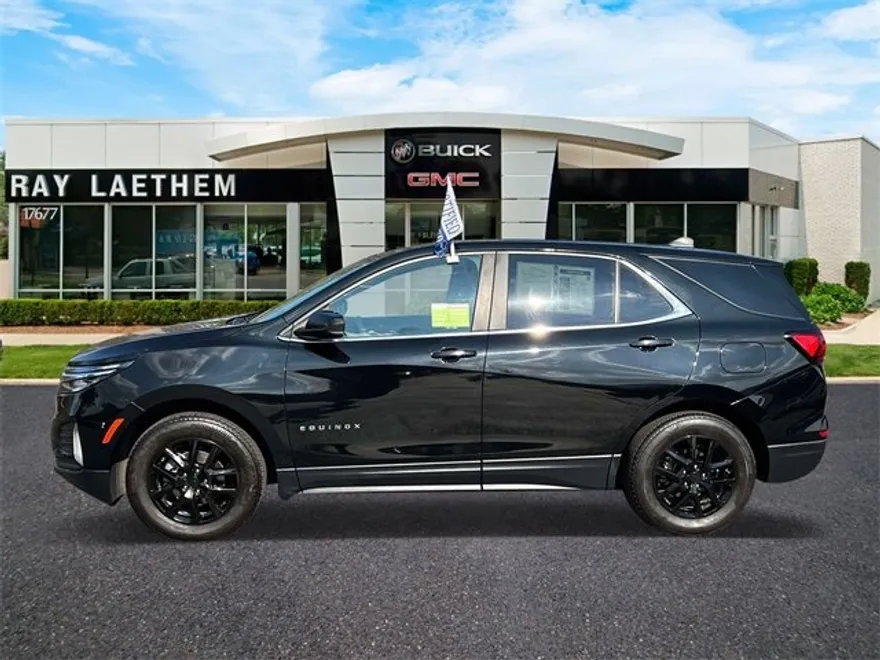 2022 Chevrolet Equinox LT photo 1