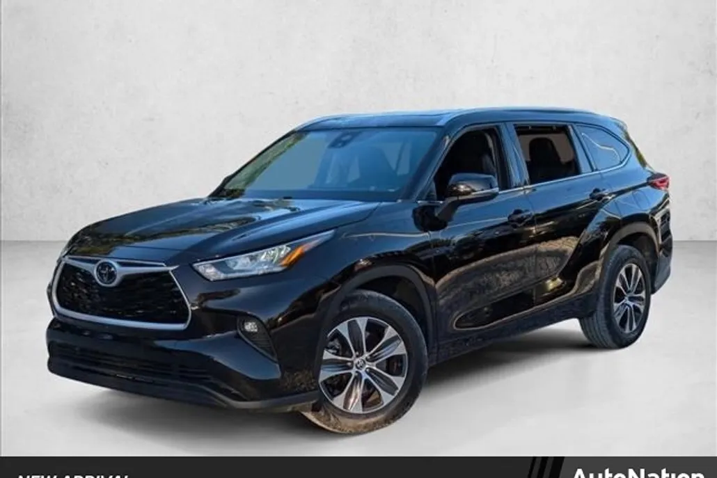 2020 Toyota Highlander XLE photo 1