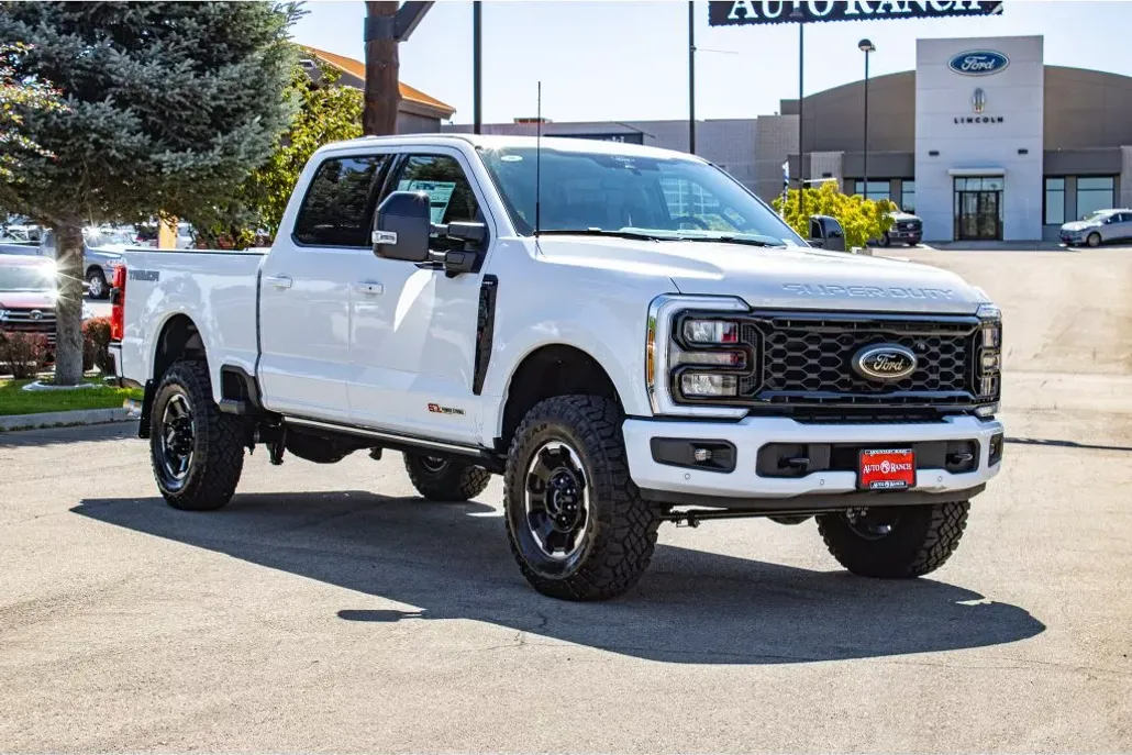 2025 Ford F-350 Lariat photo 1