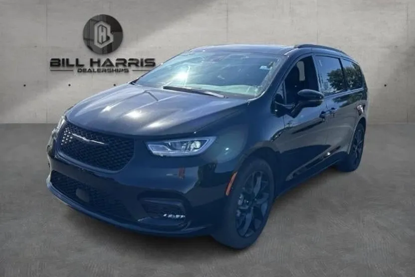 2024 Chrysler Pacifica Limited photo 1