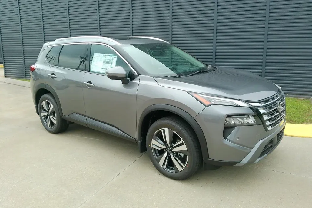 2025 Nissan Rogue SL photo 1