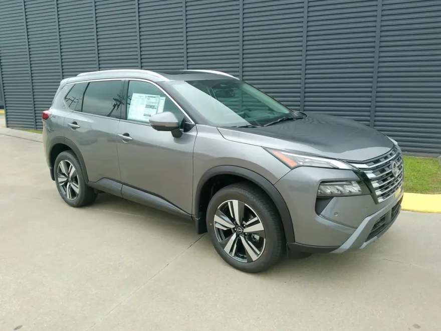 2025 Nissan Rogue SL photo 1