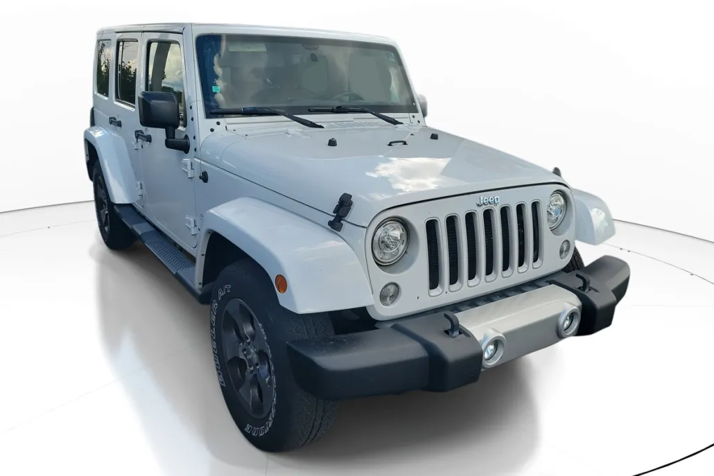 2017 Jeep Wrangler Unlimited Sahara photo 1