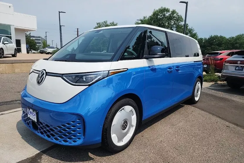 2025 Volkswagen ID. Buzz photo 1